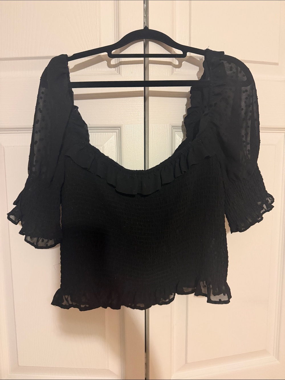Dynamite Black Ruffled Puff-Sleeve Crop Top